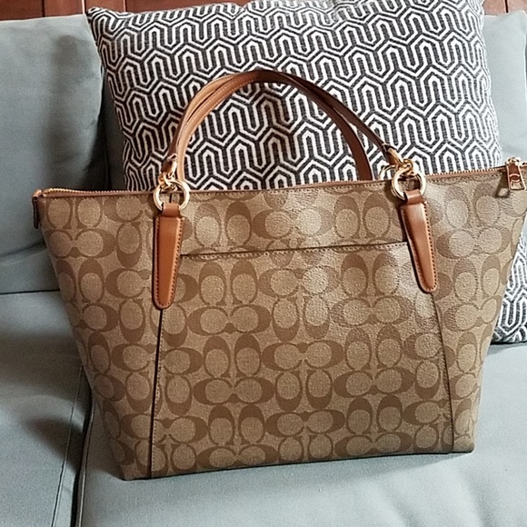 SOLD Coach Tote SOLD - Picture 3 of 4